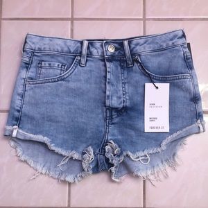 Mid Rise Shorts ♥️